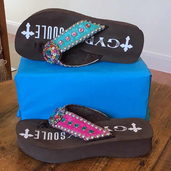 Shoes - Gypsy Sole Sandals size 8